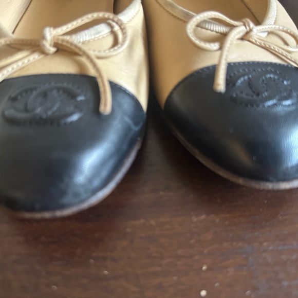 CHANEL CHANEL Classic Cap Toe Ballet Flats Beige & Black Leather – Size 9.5 - Picture 7 of 8